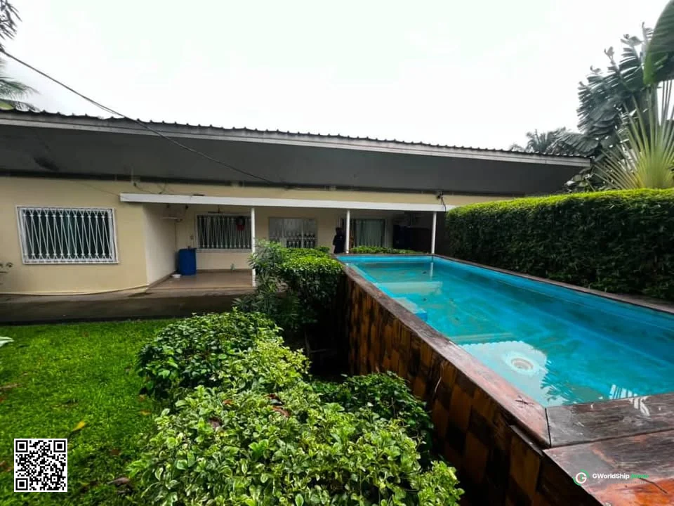 Villa 4 chambres à louer – Bonapriso, Douala