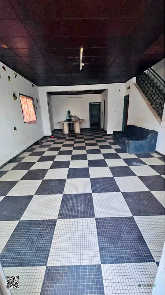 Villa 4 chambres à louer – Bépanda, Douala